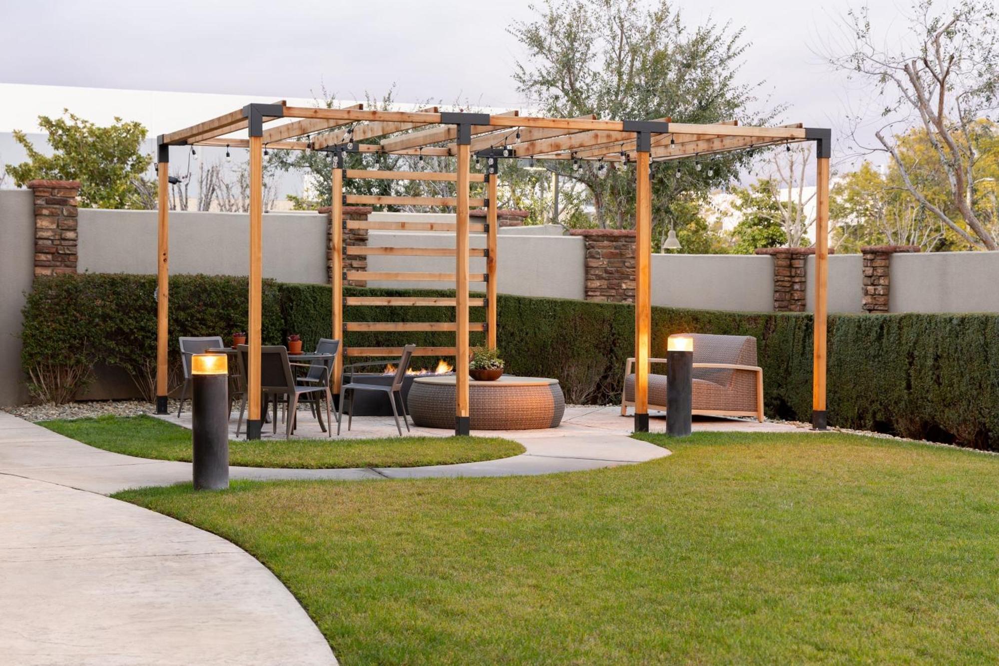 Courtyard By Marriott Ontario Rancho Cucamonga Hotel Exterior foto