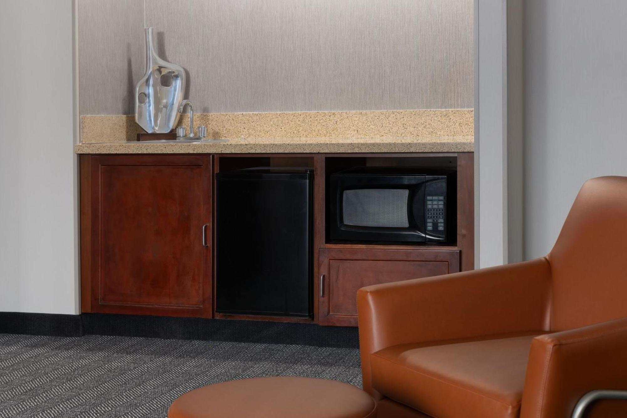 Courtyard By Marriott Ontario Rancho Cucamonga Hotel Exterior foto