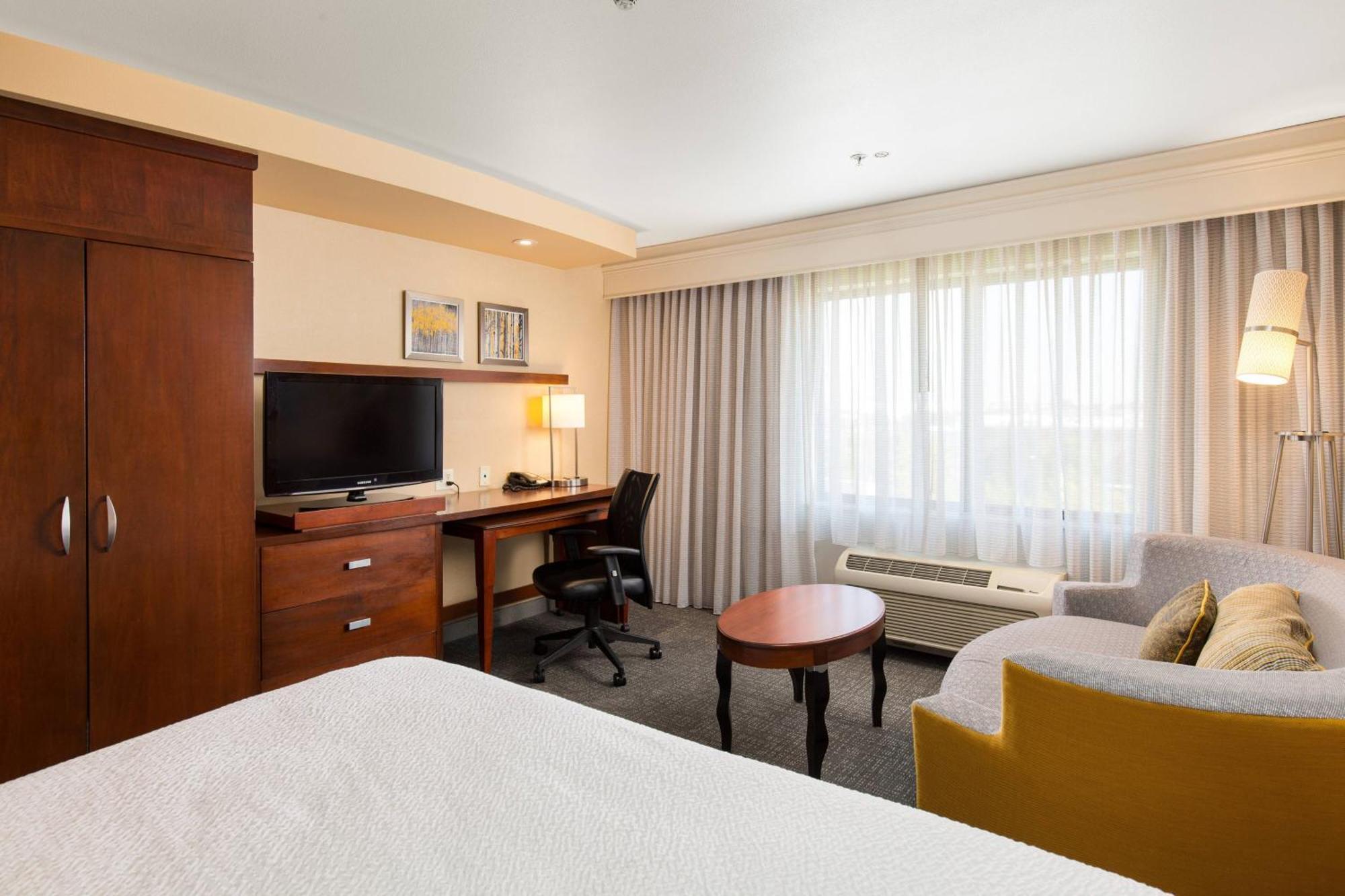 Courtyard By Marriott Ontario Rancho Cucamonga Hotel Exterior foto