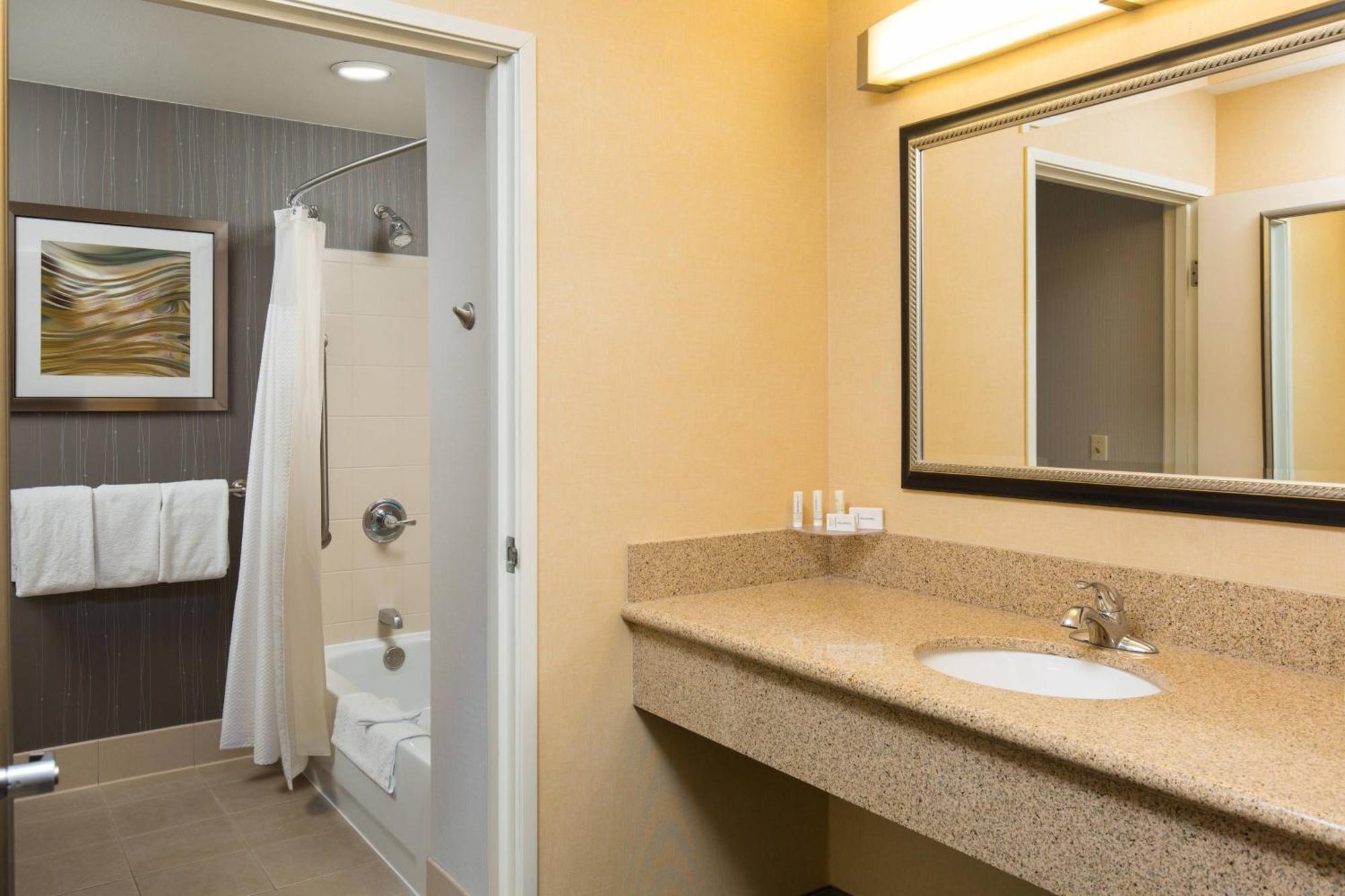 Courtyard By Marriott Ontario Rancho Cucamonga Hotel Exterior foto