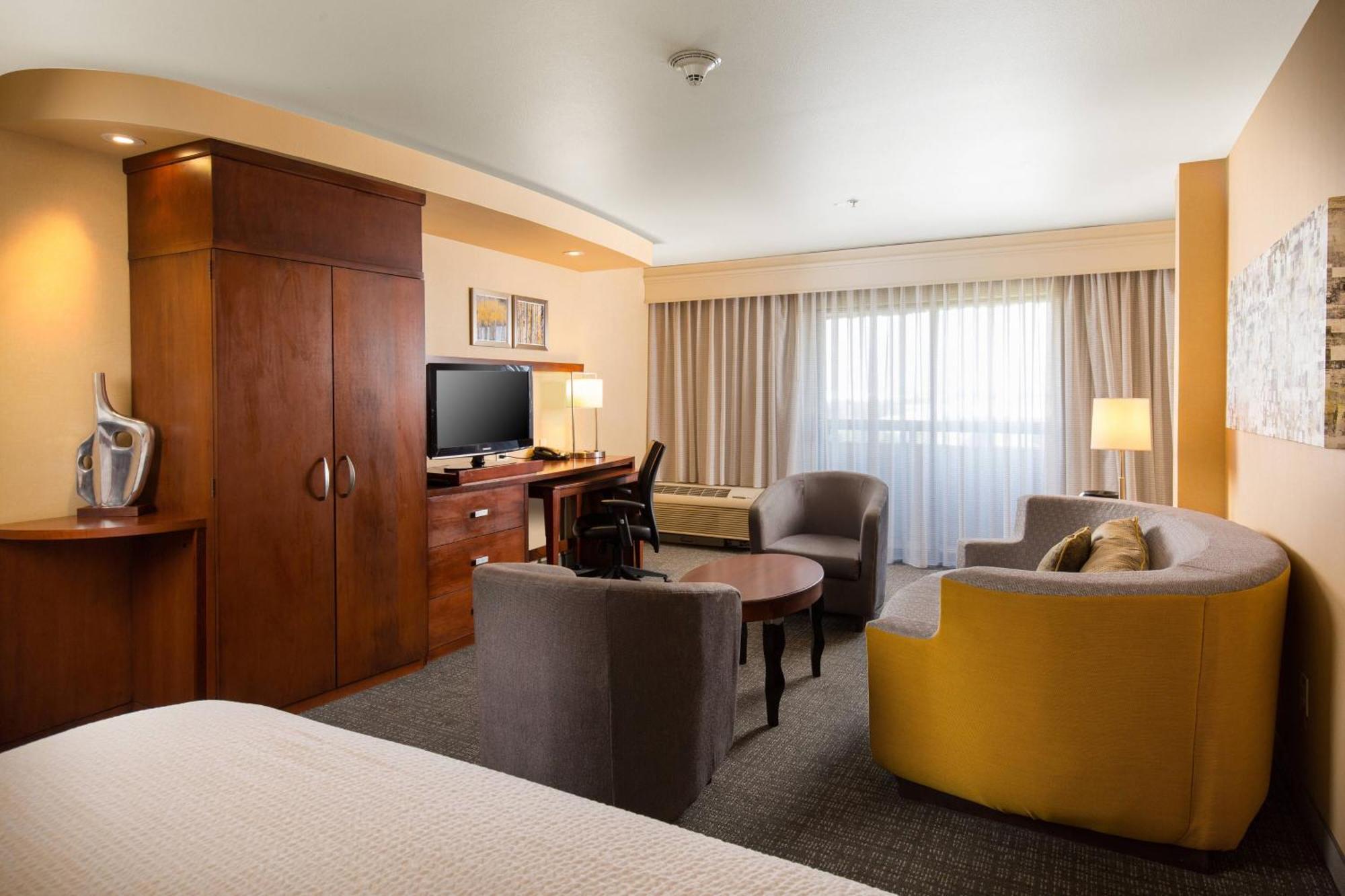 Courtyard By Marriott Ontario Rancho Cucamonga Hotel Exterior foto